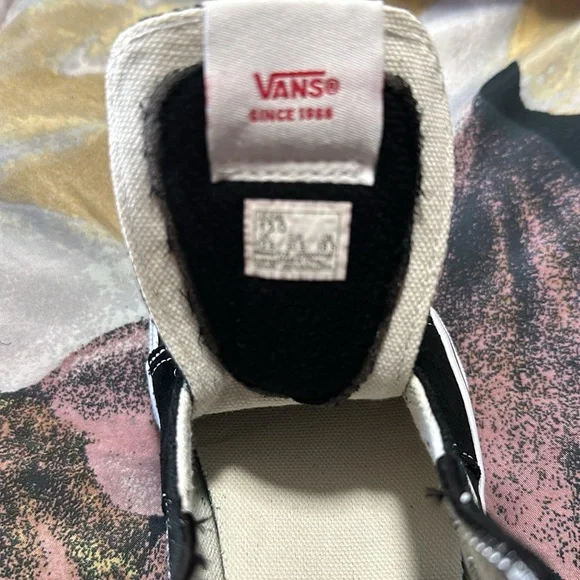 Van’s - Picture 3 of 3